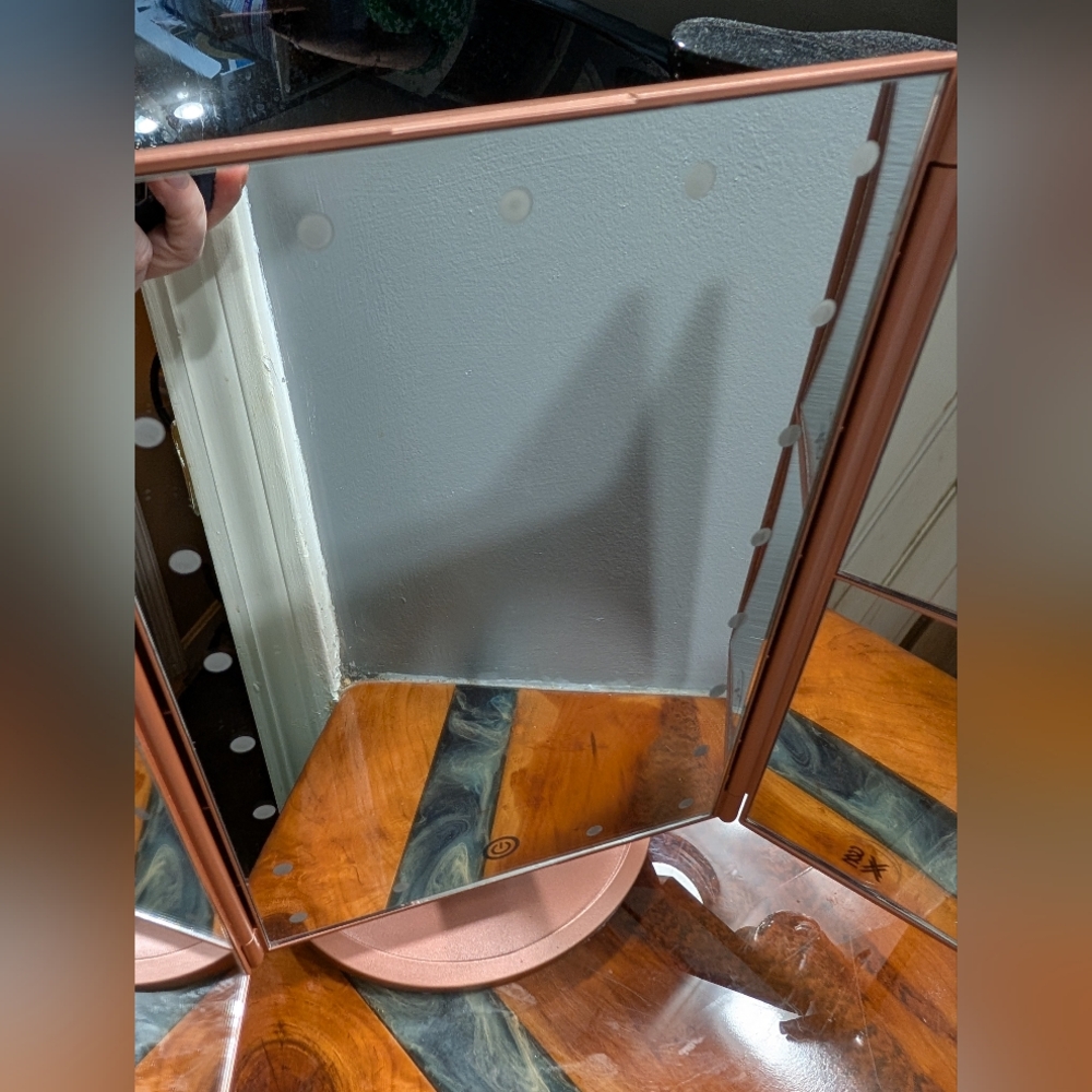DEWEISN Dresser Mount Tri-Fold Lighted Vanity Mirror with 21 LED Lights (EUC) - Picture 10 of 13